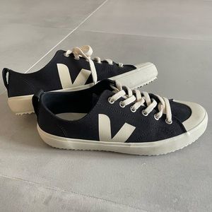 EXCELLENT CONDITION Nova Canvas Sneakers - Black Pierre, Size 40/9